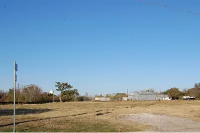 621 N Commerce Street, Lockhart, TX 78644 - Photo 1