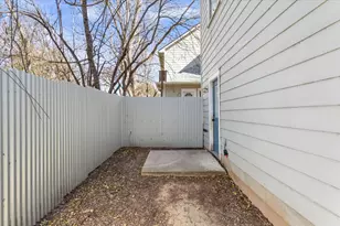 1210 E M. Franklin Ave, Austin, TX 78721 - Photo 29