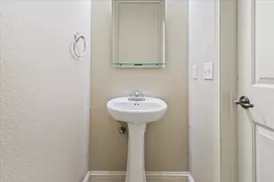 1210 E M. Franklin Ave, Austin, TX 78721 - Photo 25