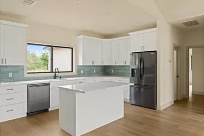 114 Rolling Hill, Horseshoe Bay, TX 78657 - Photo 9