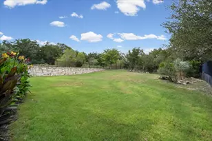 749 Jacksdaw Dr, Austin, TX 78737 - Photo 23