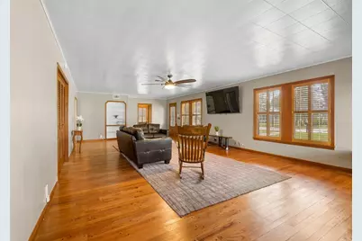 500 W Austin Street, Luling, TX 78648 - Photo 9