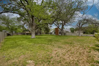 500 W Austin Street, Luling, TX 78648 - Photo 37