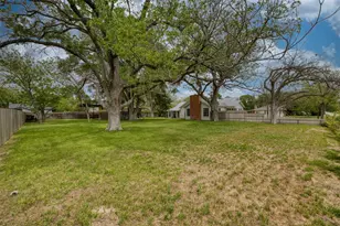 500 W Austin St, Luling, TX 78648 - Photo 37