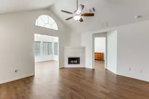 30 Wildwood Dr, Georgetown, TX 78633 - Photo 7