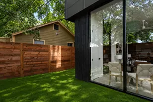 2303 E 2nd St, Austin, TX 78702 - Photo 21
