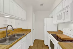 1202 Thorpe Ln, San Marcos, TX 78666 - Photo 11