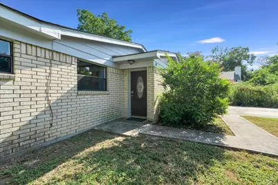 1129 W San Antonio Street, Lockhart, TX 78644 - Photo 3