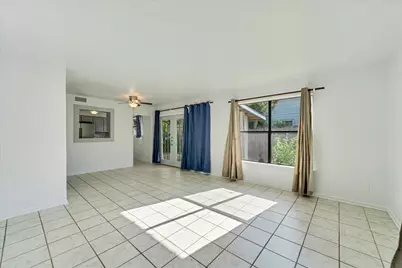 1129 W San Antonio Street, Lockhart, TX 78644 - Photo 5