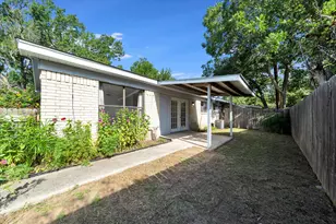 1129 W San Antonio St, Lockhart, TX 78644 - Photo 1