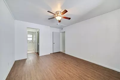1129 W San Antonio Street, Lockhart, TX 78644 - Photo 13