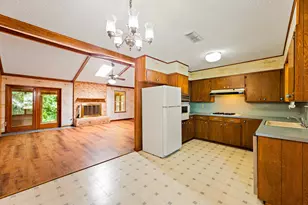 215 Memorial Dr, Luling, TX 78648 - Photo 9