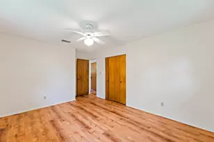 215 Memorial Dr, Luling, TX 78648 - Photo 17