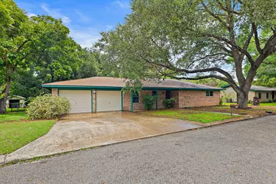 215 Memorial Drive, Luling, TX 78648 - Photo 1