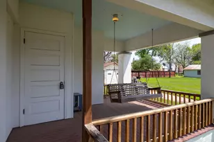 258 N Water St, La Grange, TX 78945 - Photo 3