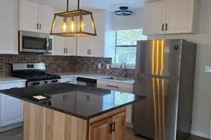 806 W 8th St, Georgetown, TX 78626 - Photo 3