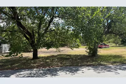 602 Burkett Street, Taylor, TX 76574 - Photo 3