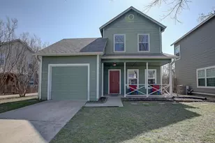 1102 E 3rd St, Georgetown, TX 78626 - Photo 1