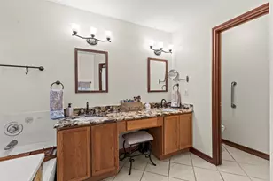7513 Vol Walker Dr, Austin, TX 78749 - Photo 17