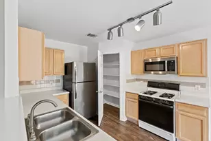 200 Buttercup St, Kyle, TX 78640 - Photo 9