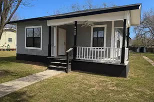1120 St Paul St, Gonzales, TX 78629 - Photo 1