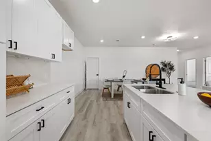 195 Bianca Cir, Del Valle, TX 78617 - Photo 15