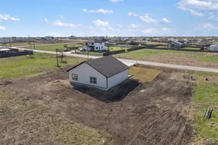 195 Bianca Cir, Del Valle, TX 78617 - Photo 33