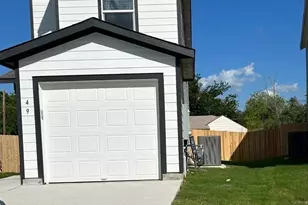 49 Trinity Cir, Lockhart, TX 78644 - Photo 3