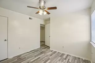 2702 Evergreen Cir, Bryan, TX 77801 - Photo 11