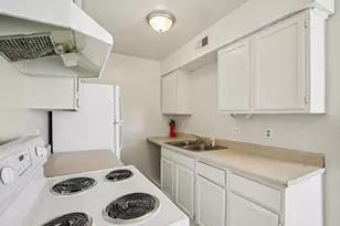 2702 Evergreen Cir, Bryan, TX 77801 - Photo 9