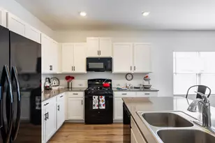 200 Montego St, Hutto, TX 78634 - Photo 7