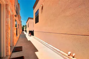 711 W 32nd St, Austin, TX 78705 - Photo 31