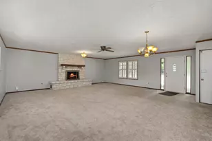 501 W Creek St, Fredericksburg, TX 78624 - Photo 9