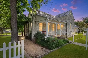 501 W Creek St, Fredericksburg, TX 78624 - Photo 3