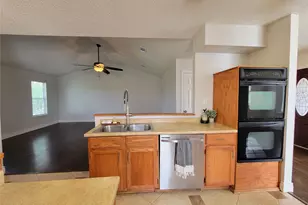 702 Phillip Ln, Liberty Hill, TX 78642 - Photo 7