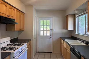 410 Linden St, Bastrop, TX 78602 - Photo 5