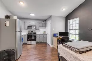815 E 31st St, Austin, TX 78705 - Photo 15