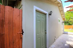 815 E 31st St, Austin, TX 78705 - Photo 21