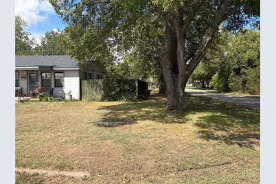 307 Whitehead Street, Smithville, TX 78957 - Photo 3
