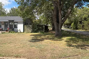 307 Whitehead St, Smithville, TX 78957 - Photo 3
