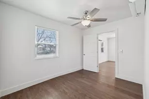 304 Harris St, Smithville, TX 78957 - Photo 19