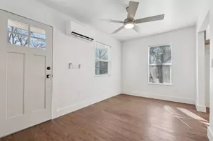 304 Harris St, Smithville, TX 78957 - Photo 9