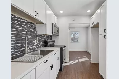 304 Harris Street, Smithville, TX 78957 - Photo 17