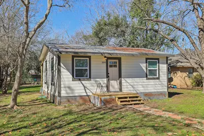 304 Harris Street, Smithville, TX 78957 - Photo 7