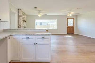 318 S Avenue C, Elgin, TX 78621 - Photo 21
