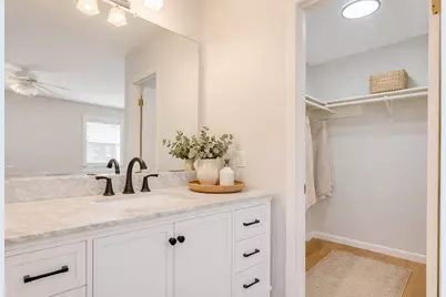 318 S Avenue C, Elgin, TX 78621 - Photo 7