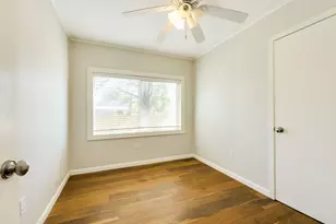 318 S Ave C, Elgin, TX 78621 - Photo 17