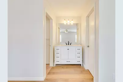 318 S Avenue C, Elgin, TX 78621 - Photo 15