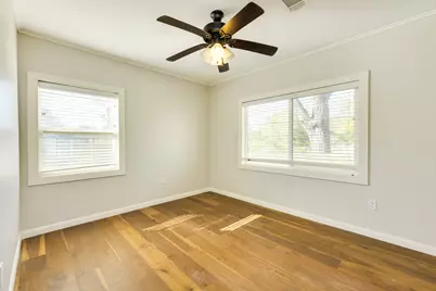 318 S Avenue C, Elgin, TX 78621 - Photo 13