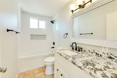 318 S Avenue C, Elgin, TX 78621 - Photo 15